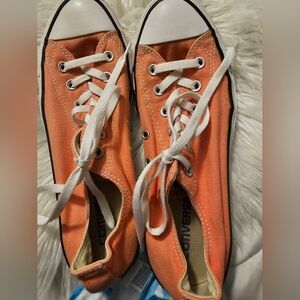 Chuck Taylor All Star Converse Pink low top sz.8 Men Wm. 10